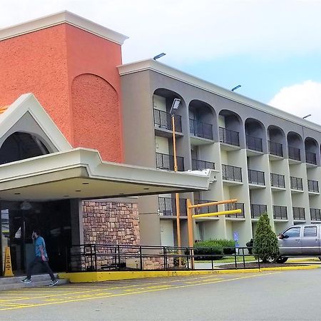 Howard Johnson By Wyndham Clifton Nj Zewnętrze zdjęcie